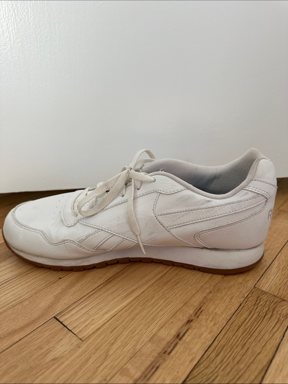 Reebok Women’s Size 11 White Leather Low-Profile Sneakers - Picture 6 of 8